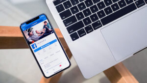 cannabis-ad-showing-phone-laptop-1024x576